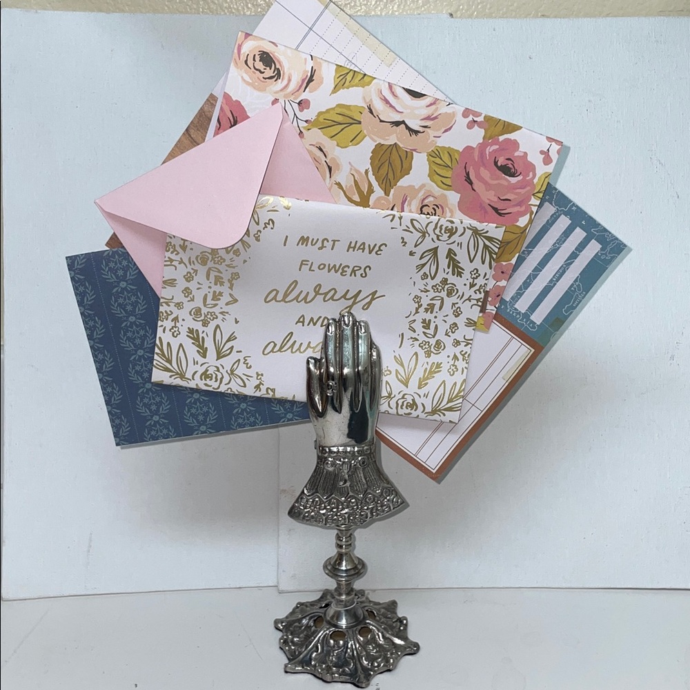 Vintage Victorian Style Hand Clip on Stand